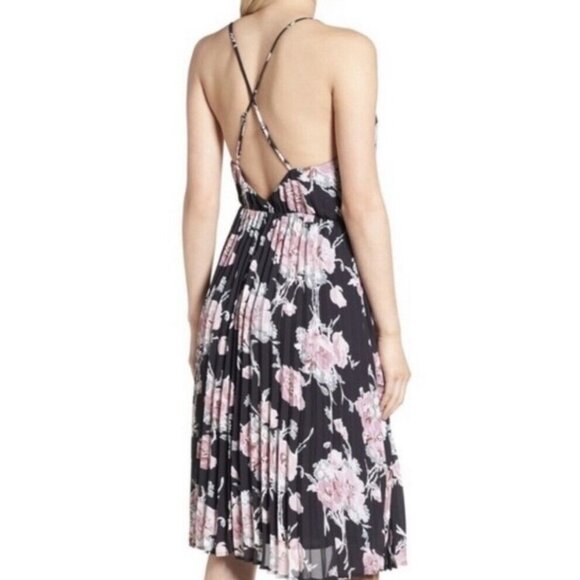 LEITH Floral Print V-Neck Pleated Midi Dress - Picture 2 of 10